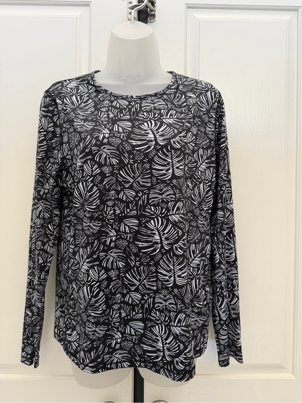32 Degree Cool Black & White Leaf-Print Long Sleeve  athletic Top Sz M